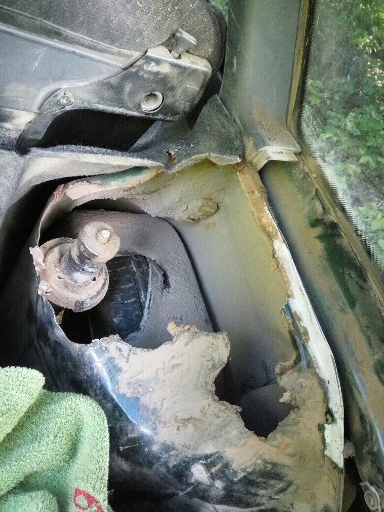 Вырвало заднюю стойку