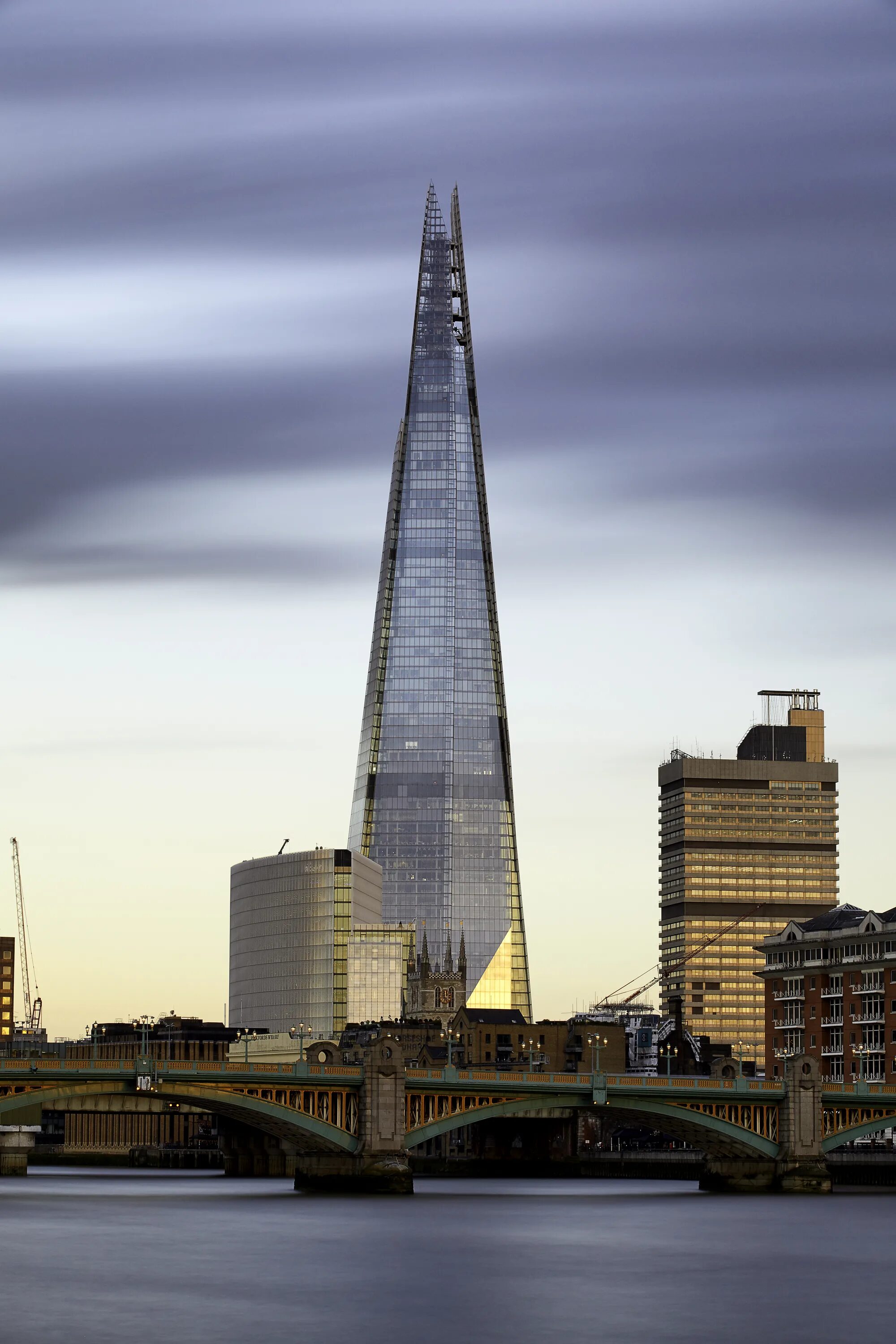 Небоскреб Шард в Лондоне. Небоскреб осколок в Лондоне. The Shard Ренцо пиано. Башня Шард осколок.