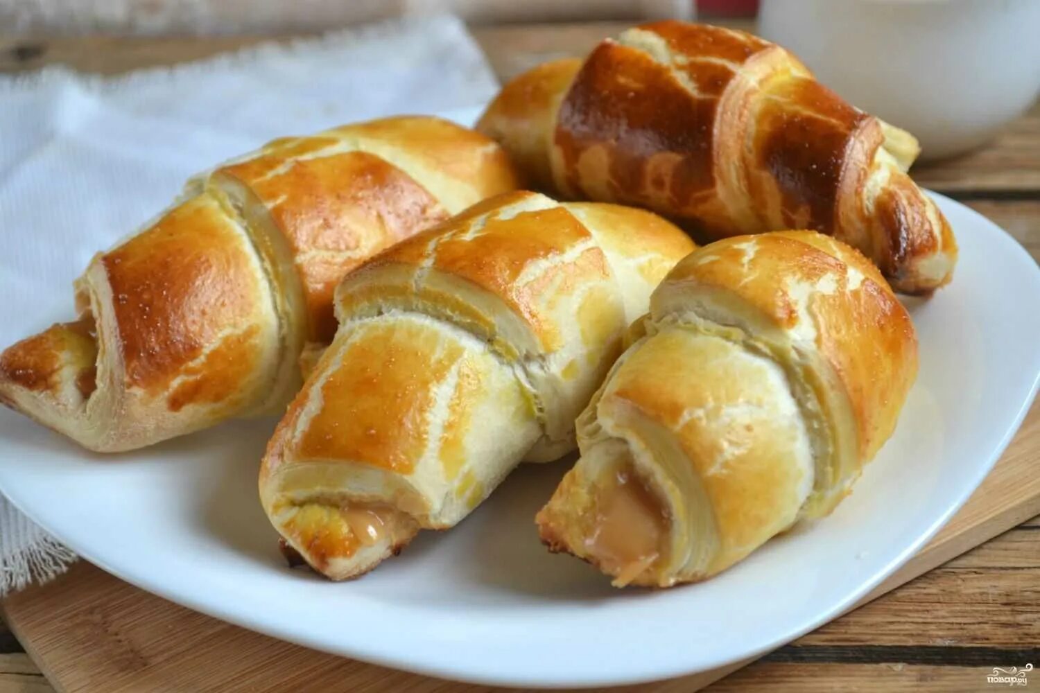 Рецепт дрожжевых круассанов со сгущенкой