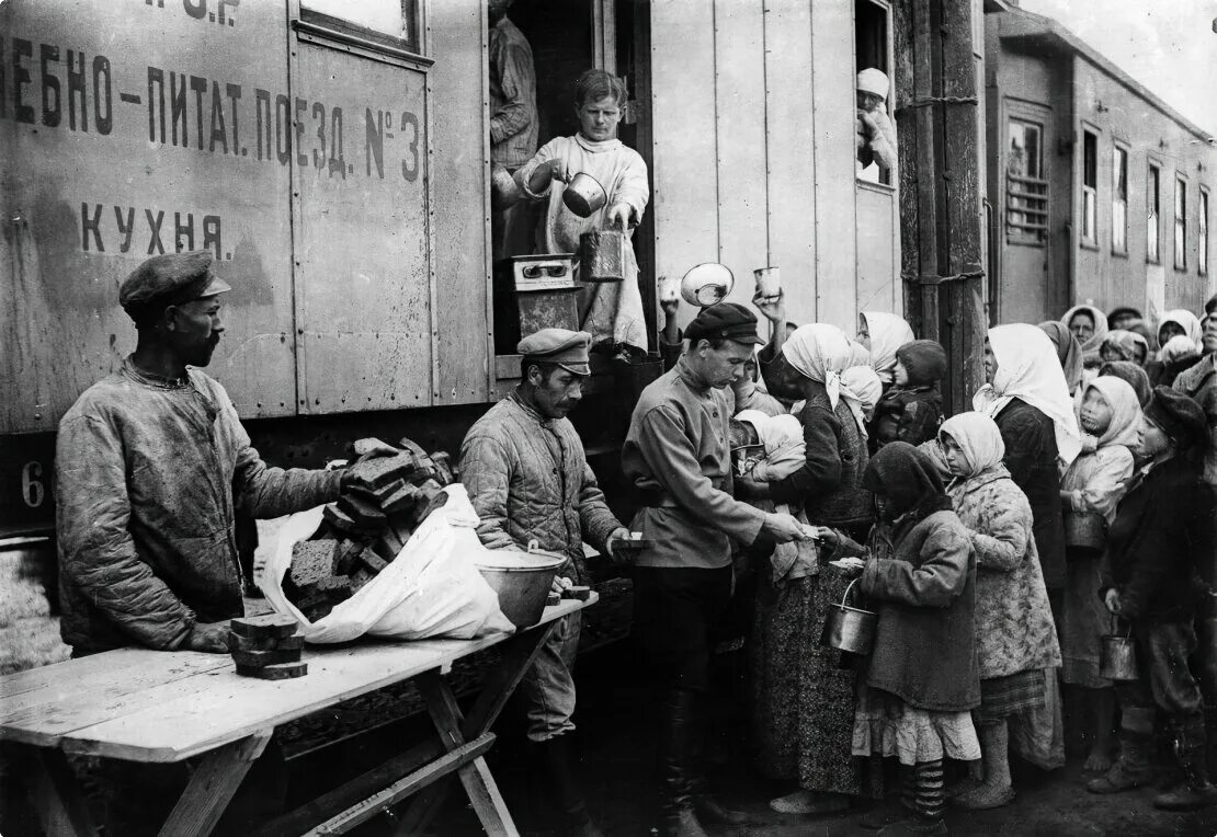 Голод годы жизни. Фритьоф Нансен голод в Поволжье. Голодающие Поволжья 1921. 1921 - Советское правительство призвало помочь голодающим Поволжья..