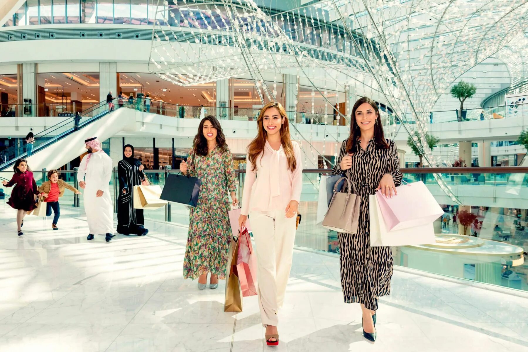 В какой одежде дубай. Dubai Summer Surprises Дубай шопинг. Дубай Dubai shopping Festival. Дубай Молл Луи Виттон. Дубай шоппинг фестиваль 2022.
