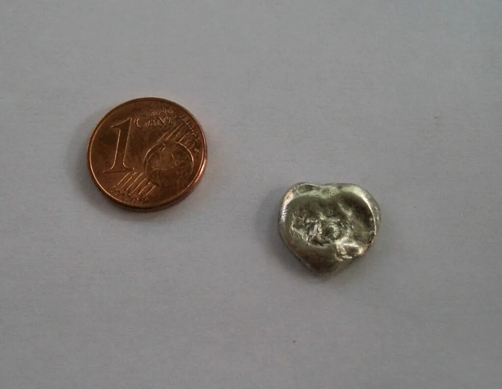 Где находится контактное серебро. Металлические самородки. Самородное серебро минерал. Осмий самородок. Поиски серебра.