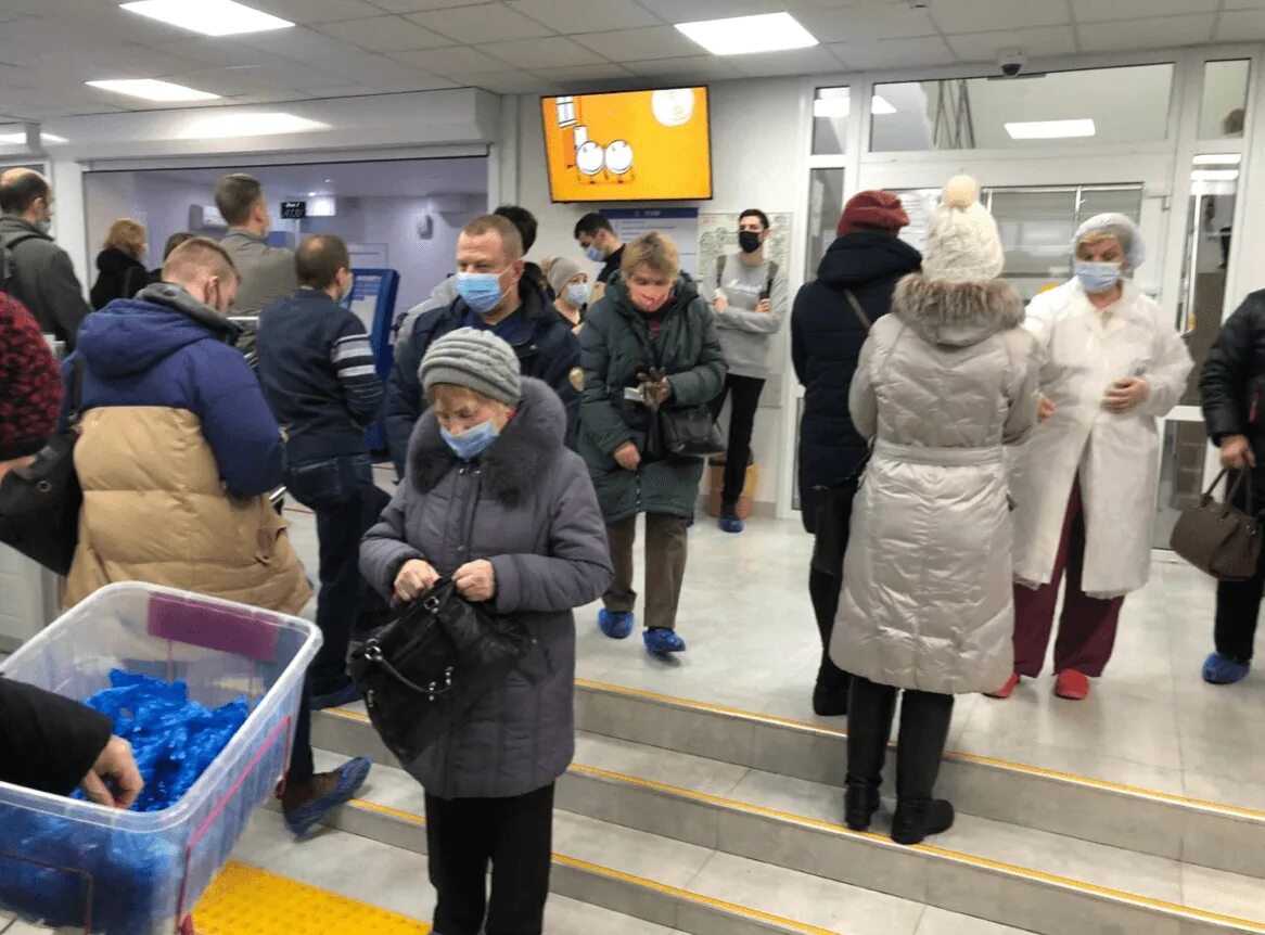 Прием без очереди. Очередь в поликлинике. очереди в поликлиниках спб. очередь в больнице. очередь в поликлинику петербург.