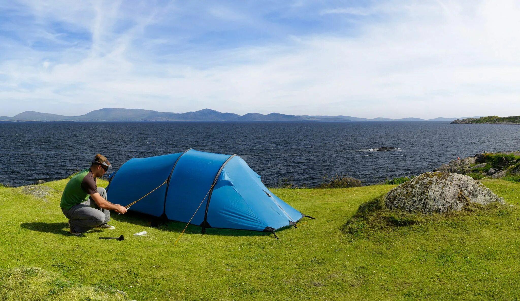 Camp go camping перевод. Кемпинг в Ирландии. Палатка на острове. Креативные идеи для туризма. Шатер на острове.