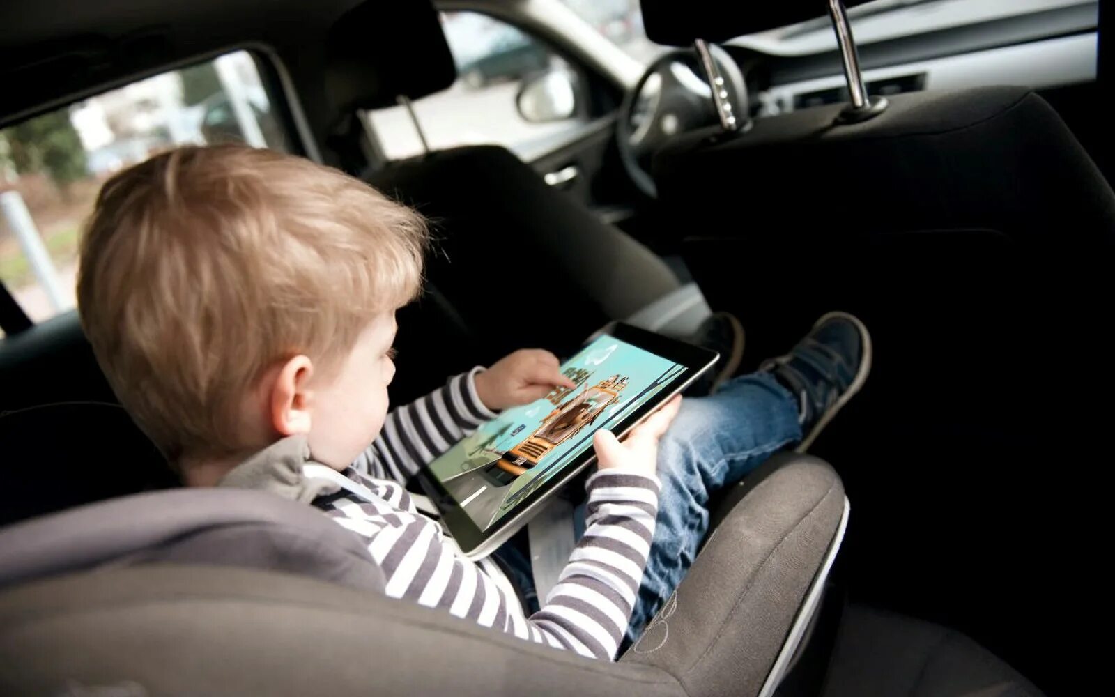 Read auto. Энцо эро ансельмо феррари. Read auto. Pro tools интерфейс. Раскраска яндекс такси на белом фоне.