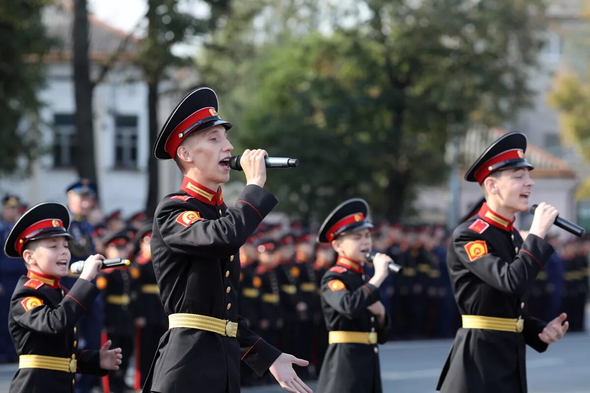 Х сву. Тверское Суворовское училище. Суворовское училище в Рязани. Алые погоны СВУ. Тверское Суворовское военное училище Андриянов.