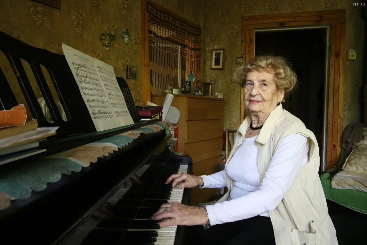 Сольфеджио - психотехника развития музыкального слуха. Музыковед и педагог автор. Музыковед и педагог автор. Шнитке композитор. Карасева м.