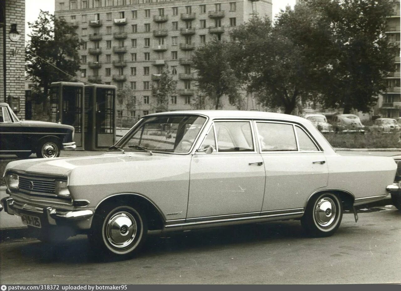 Москва 1965. Автомобили дипломатов в СССР. Москва 1965 год. Иностранные автомобили в СССР. 1965 1970 года