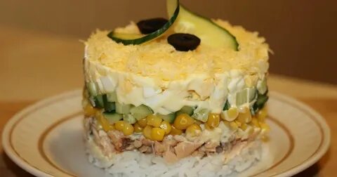 Салат из горбуши с огурцом и яйцом