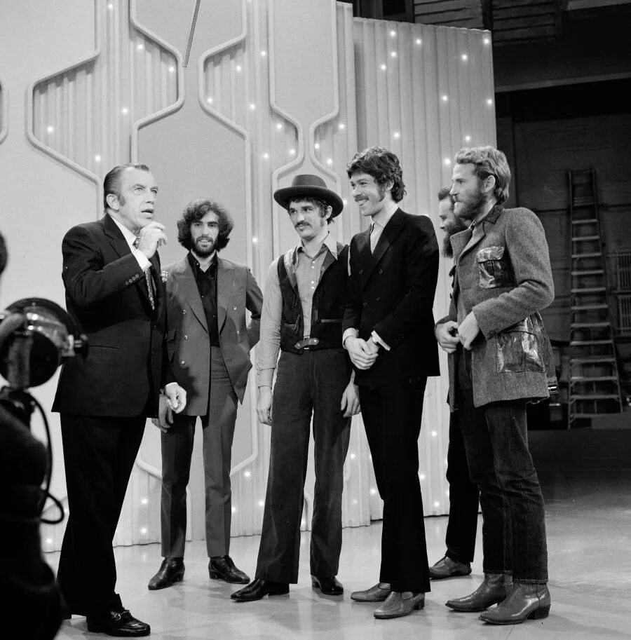 Шоу Эда Салливана. Ed Sullivan Elvis. The Beatles ed Sullivan show. Нью водевиль бэнд. Ed show