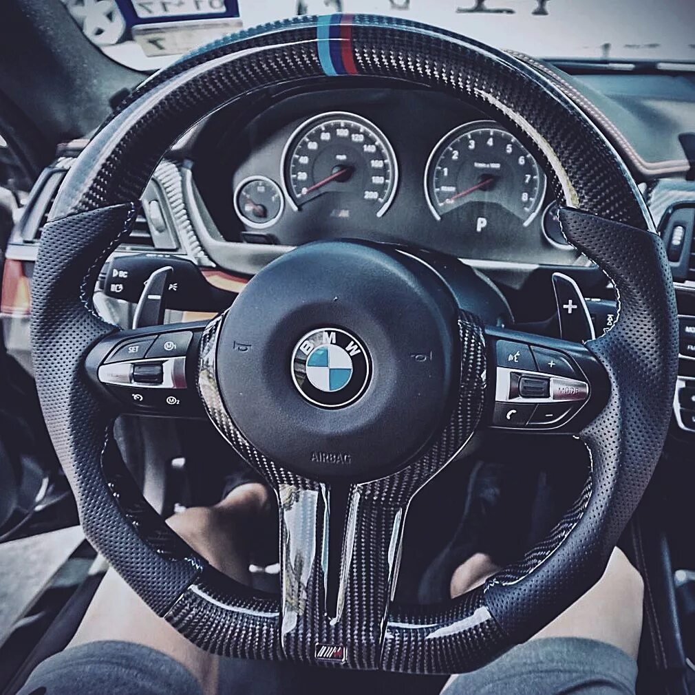 Показать рули машин. Руль БМВ f30 карбон. BMW m3 g80 руль. BMW f10 m5 Steering Wheel. BMW m3 Steering Wheel Carbon.