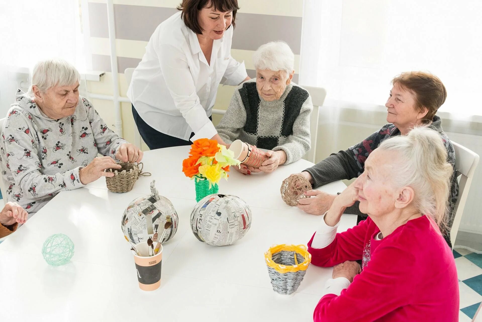 Технология социального обслуживания пожилых. Кружок для пожилых людей. Дома престарелых пожилых людей. Социальная реабилитация пожилых. Реабилитация пожилых.