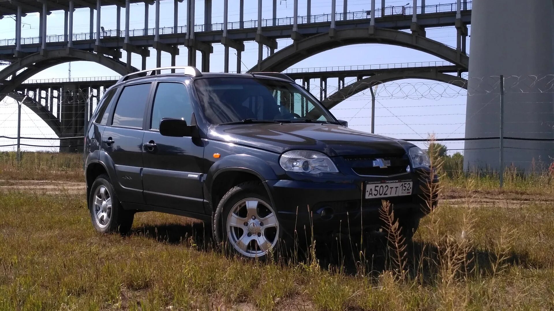 Авито ставропольский край шевроле нива. Chevrolet Niva синяя. Нива Шевроле Нива синяя. Синяя Нива Шевроле 2006г. Chevrolet Niva голубой.