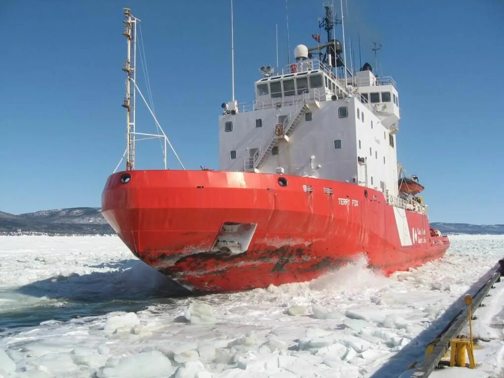 Подводная лодка которую тащит корабль. Корабль знакомимся с. Корабль вызывающий. Ранок 42391. Крейсер москва 1948.