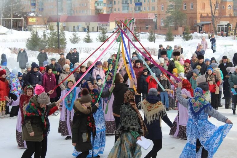 Весело отметили масленицу. Игры на Масленицу. Народные игры на Масленицу. Зимние забавы на Масленицу. Масленичные игры на улице.