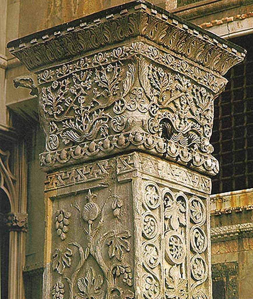 византия колонны. собор сан марко романский стиль. капители колонн собора св марка в венеции. капители на георгиевский собор юрьев-польский. византия колонны.