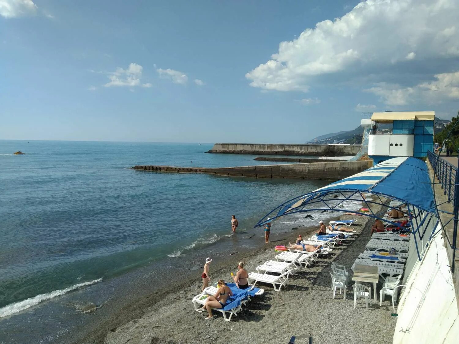Парк отель демерджи алушта. Профессорский пляж алушта. Алушта пляжи отзывы. Алушта крым пляж. Славутич санаторий город алушта пляж.