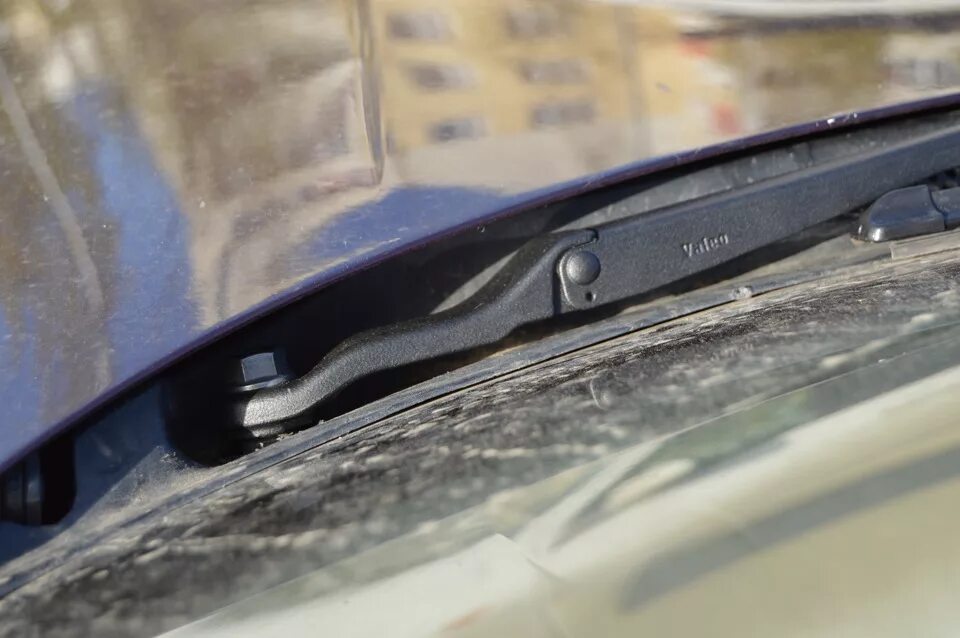 Replacing WIPERS on Peugeot 307 - YouTube