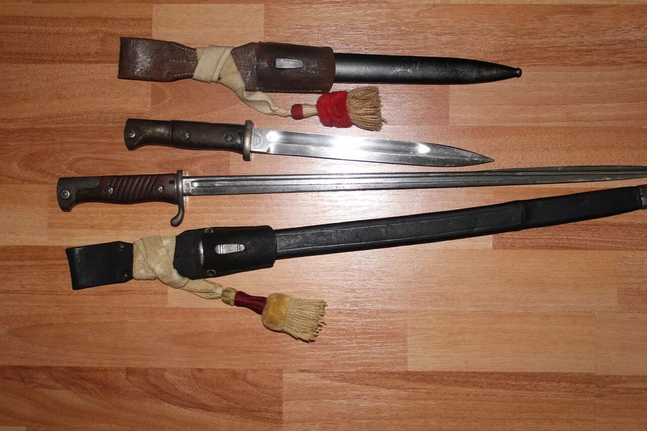 Два штыка. Пума золинген штык нож. Два штыка. Штык холодное оружие. Штык нож арисака клейма.