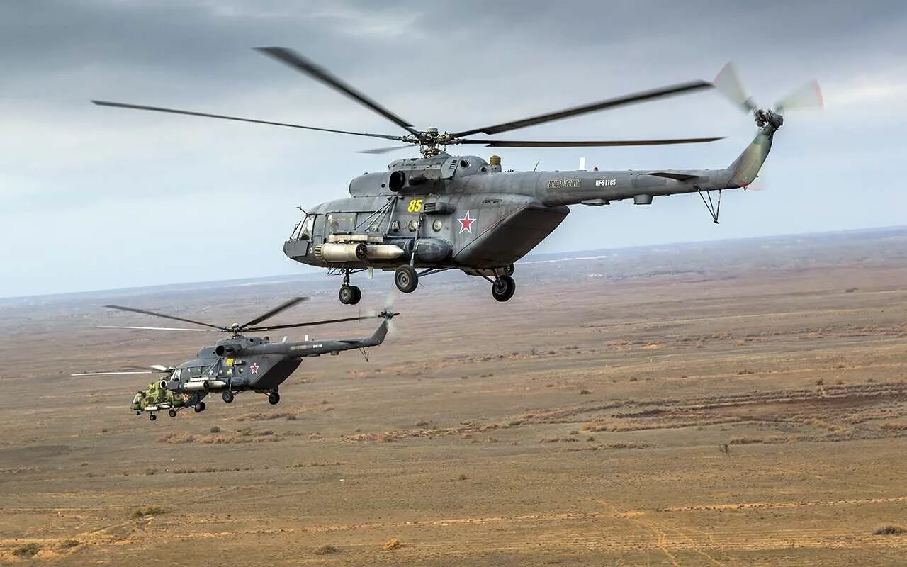 Вертолет перебрасывал отряд. Ми-8 вертолёт ВКС России. Ми-8 в Сирии. Вертолёт ми-8 АМТШ. Ми-17 АМТШ камуфляж.