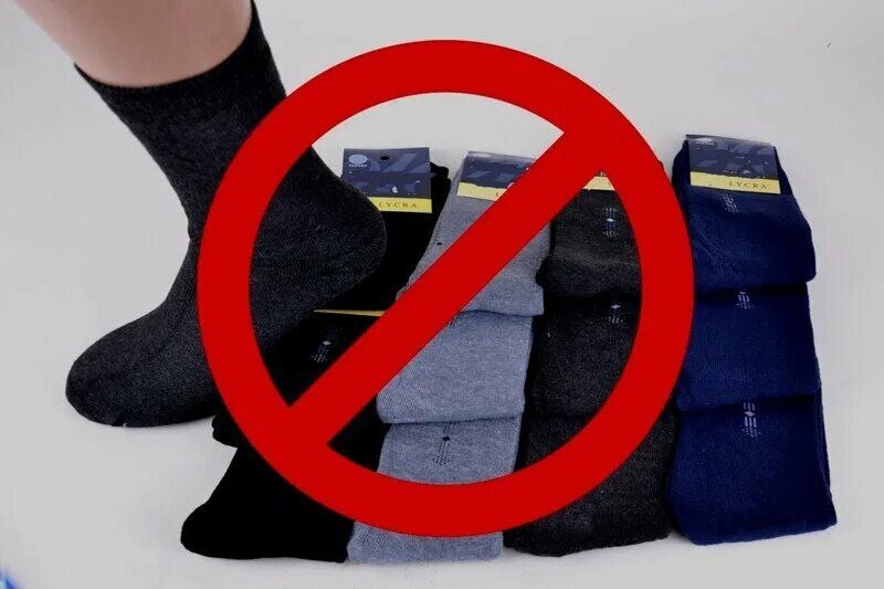 Мужчине подарили носки. Типы мужских носков. Счастливые носочки шутки. Красивые носки много. Новогодние мягкие тапочки.