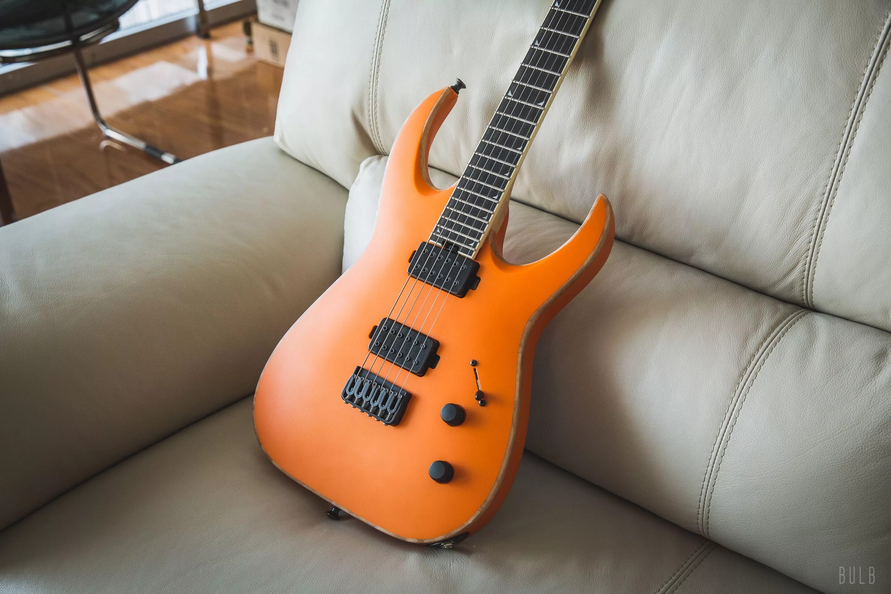Гитара ht. Электрогитара оранжевая джексон. jackson juggernaut ht6. гитара джексон оранжевая. джексон джаггернаут электрогитара.
