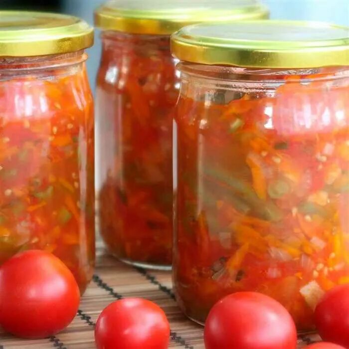 Рецепт приготовления фасоли с овощами на зиму. Салаты на зиму. спаржевая фасоль салат на зиму. салат из спаржевой фасоли на зиму. салат с фасолью на зиму.