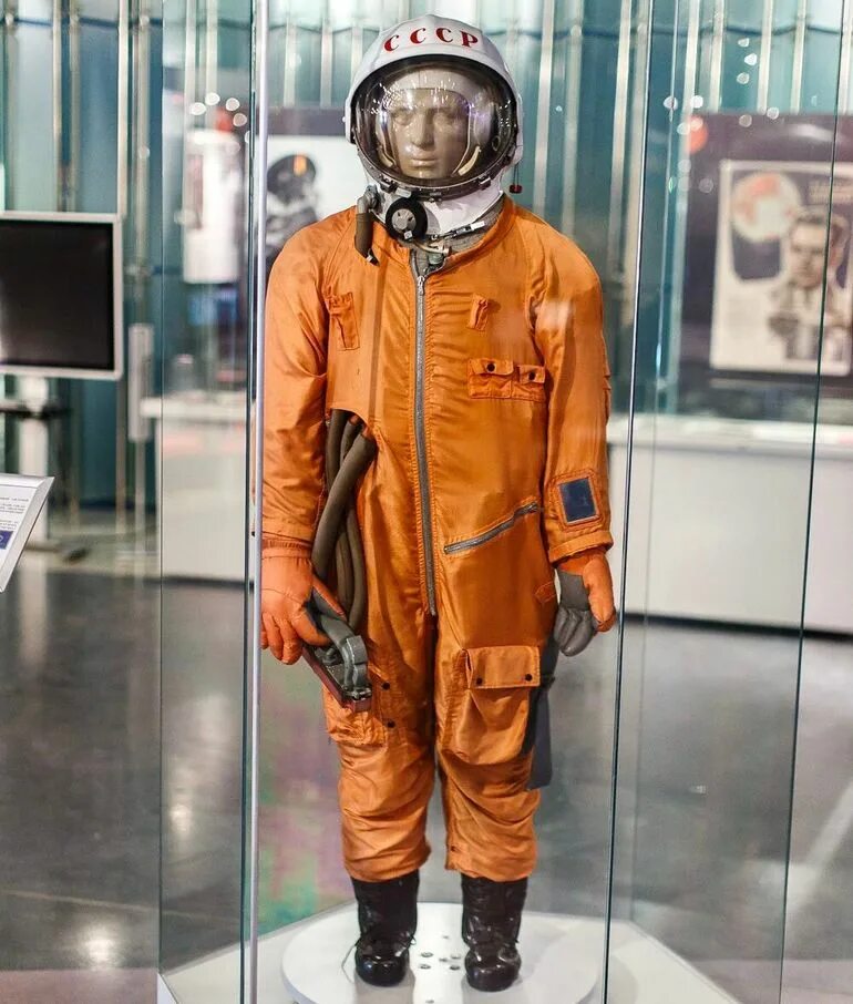 Российский скафандр. Скафандр кречет 94. Советский скафандр кречет. Платье скафандр. Лунный скафандр ссср.