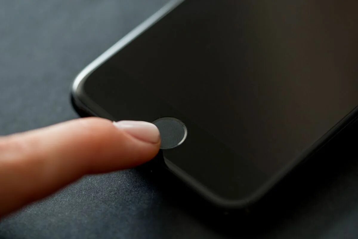 Айфон нажимает кнопки. Iphone knopka. как выглядит кнопка домой на айфоне 7. iphone с физической кнопкой. должна ли выпирать кнопка домой на айфон 7 плюс.