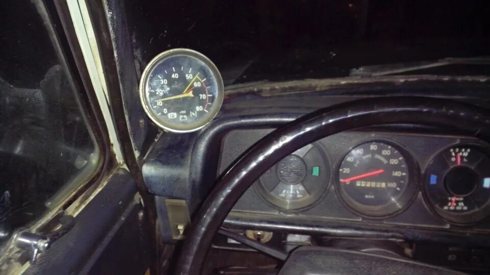 Выносной тахометр ауди 80. Ваз 2107 обороты двигателя и скорость. Почему прыгает тахометр ваз. Тахометр ваз 2106. Почему прыгает тахометр ваз.