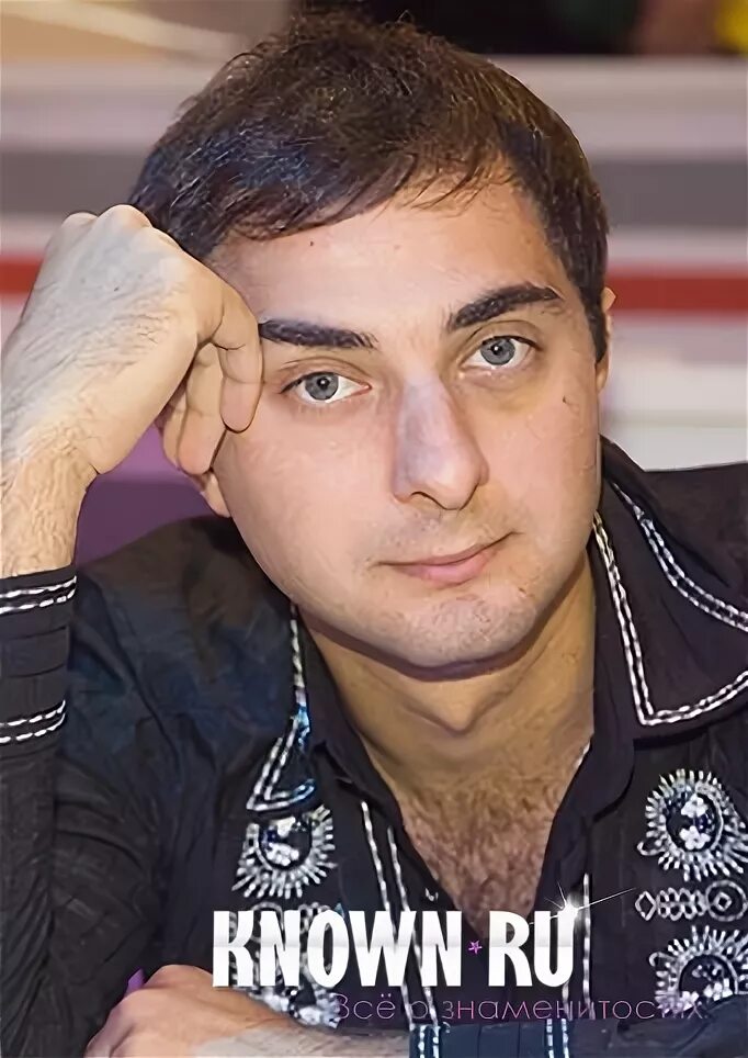 Карибидиз. Пелагея жена демиса карибидиса. Демис карибидис фото. Джуд лоу. Ведущий демис карибидис.