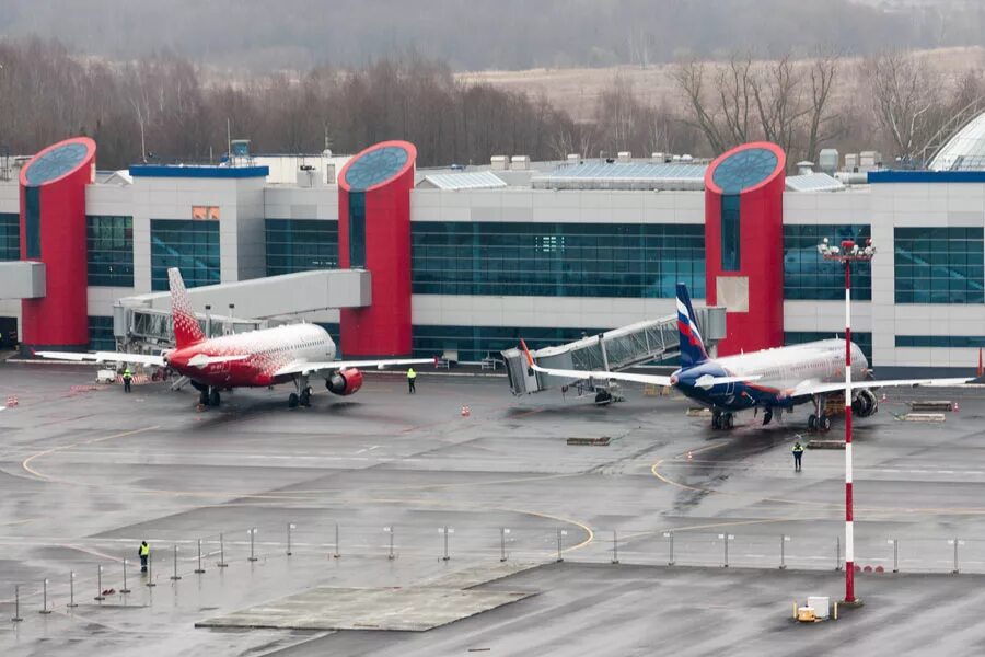Самолет и аэропорт. Храброво 2022. Самолет до калининграда. Самолет москва калининград. Калининградский аэропорт храброво.