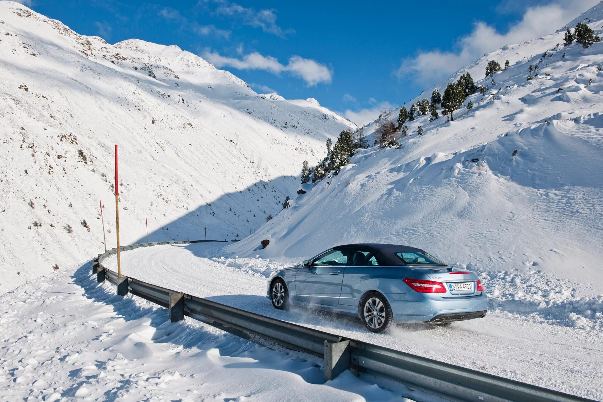 Откат машины. «Mercedes-Benz Winter Drive» 2004. Машина зима. Машина зимой. Машина в снегу.