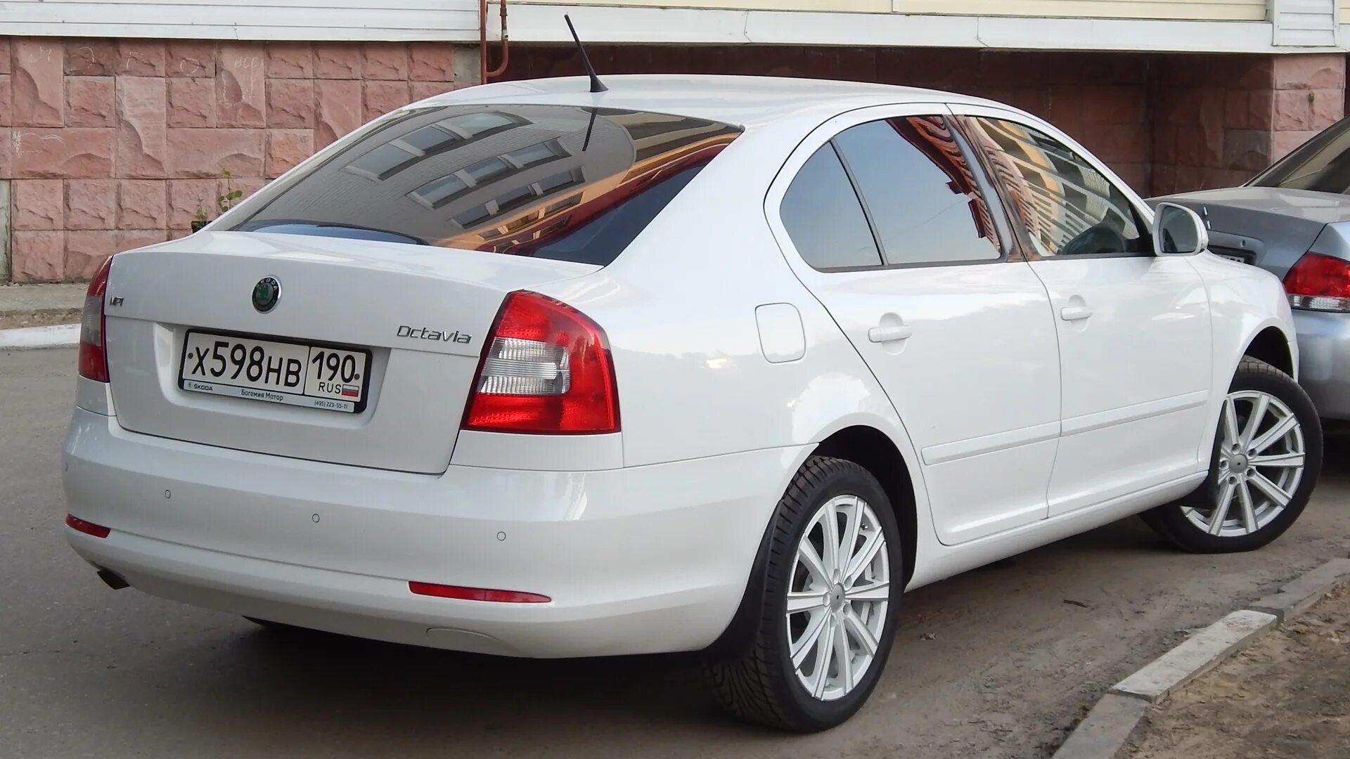 Купить октавию 2011. Skoda Octavia 2011 1.6.