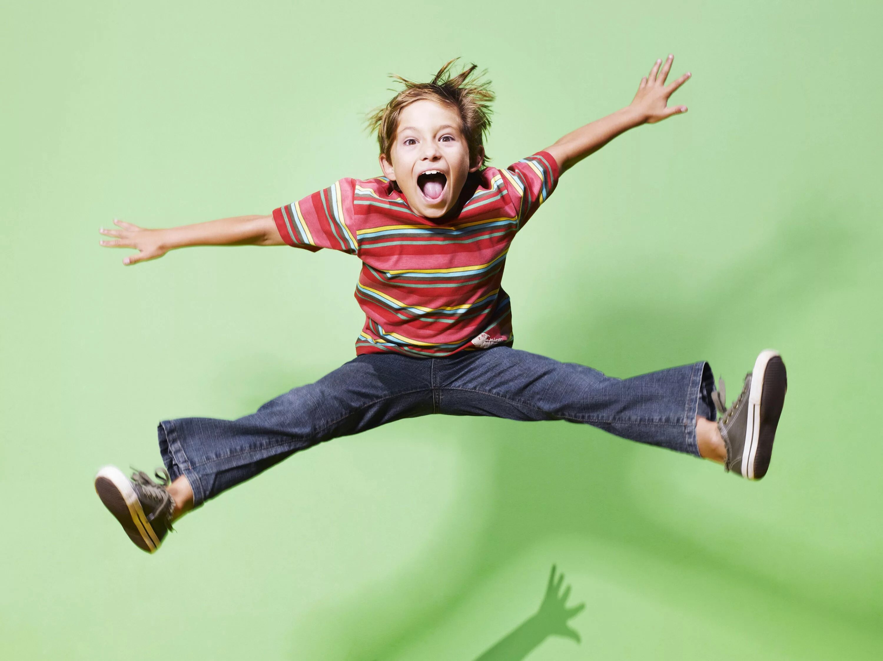 First jump. Гиперактивные дети. Гиперактивный ребенок. Активный ребенок. Дети прыгают.