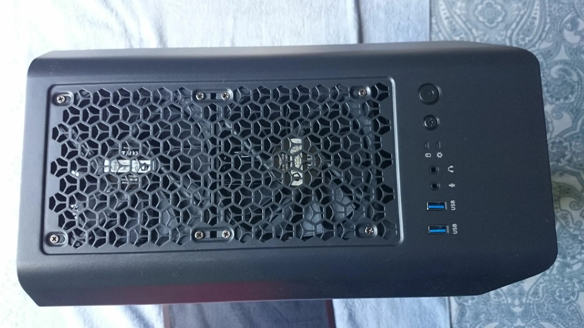 Aerocool aero one mini g. Aerocool aero one mini g
