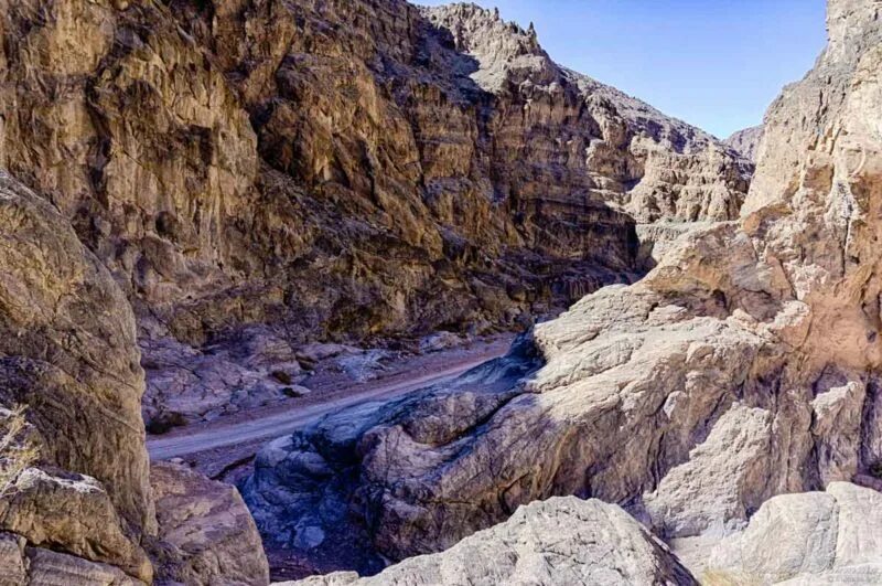 Национальный парк зайон пещера. Ущелье ааре швейцария. Кармадонское ущелье северная осетия. Каньон титус в долине смерти. Река кепрючай в турции.