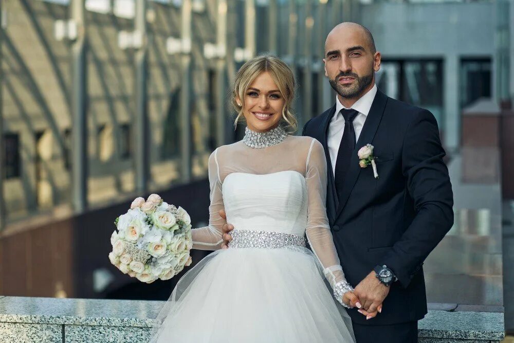 бояна жена футболиста. виктория лопырёва и игорь булатов свадьба. муж кэти топурия лев деньгов. арун найяр. гийом сизерон и ирина медведева.