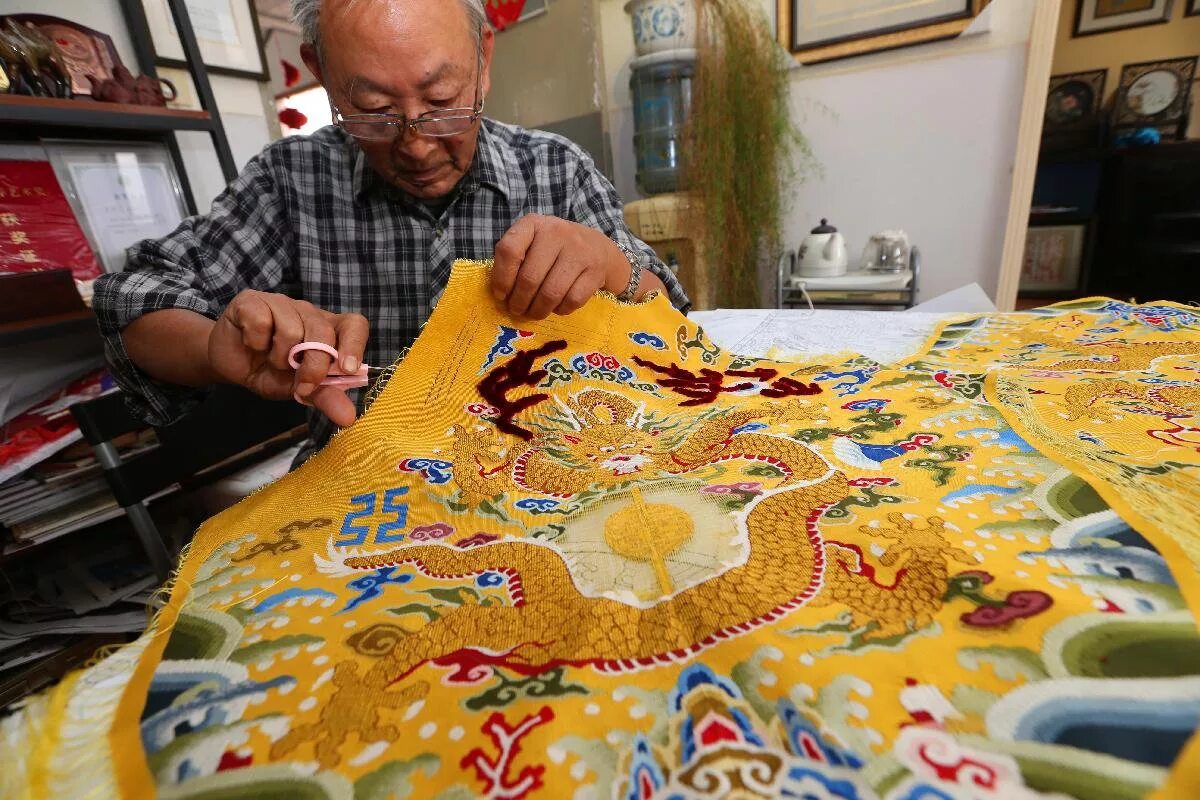 Музей восточного искусства в москве. Гобелен китай 150 jm-179 d. Древние вышивки китая. Дракон шинуазри. Императорский дракон древнего китая.