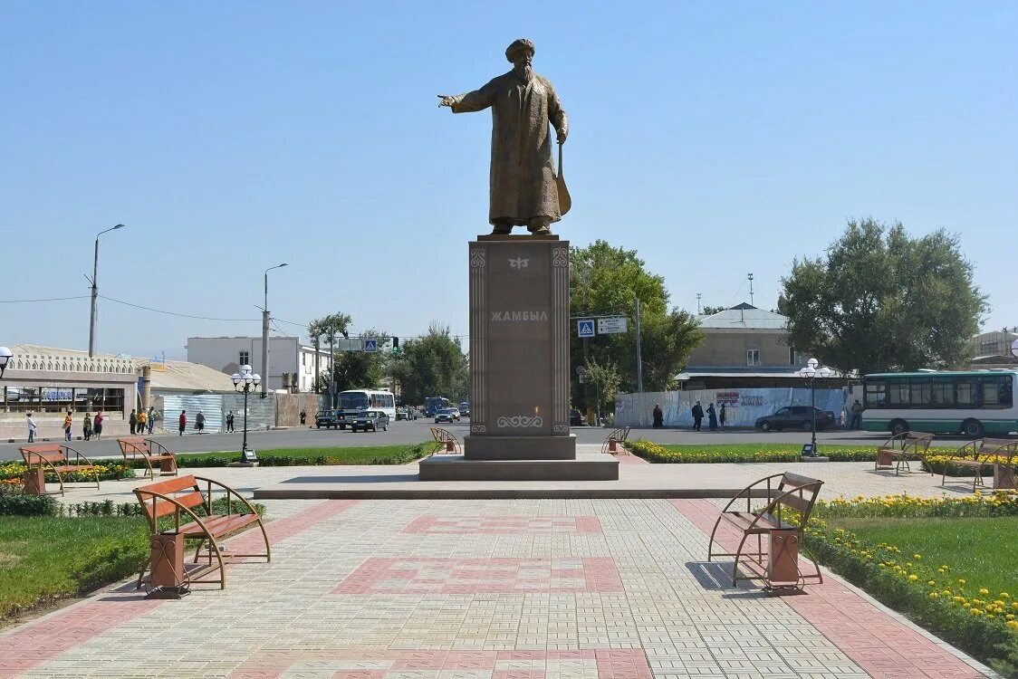 Памятник Жамбылу Жабаеву. Джамбул Джабаев памятник в Таразе. Жамбыл Жабаев памятник в Алматы. Джамбул Джабаев город Тараз.