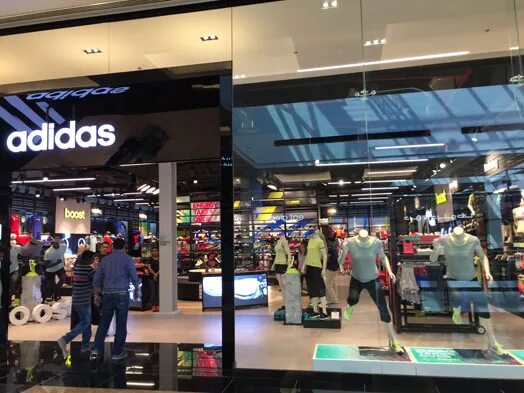 Adidas Dubai Mall. Дубай аутлет Молл. Адидас Дубай. Адидас в Дубай молле. Адидас молл