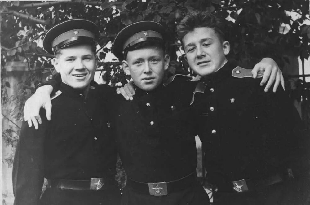 мурманск нахимовское училище курсанты. ввваиу 1993. реальное училище россии 19 век. первые суворовские военные училища 1943 года. суворовское калининское училище в твери.