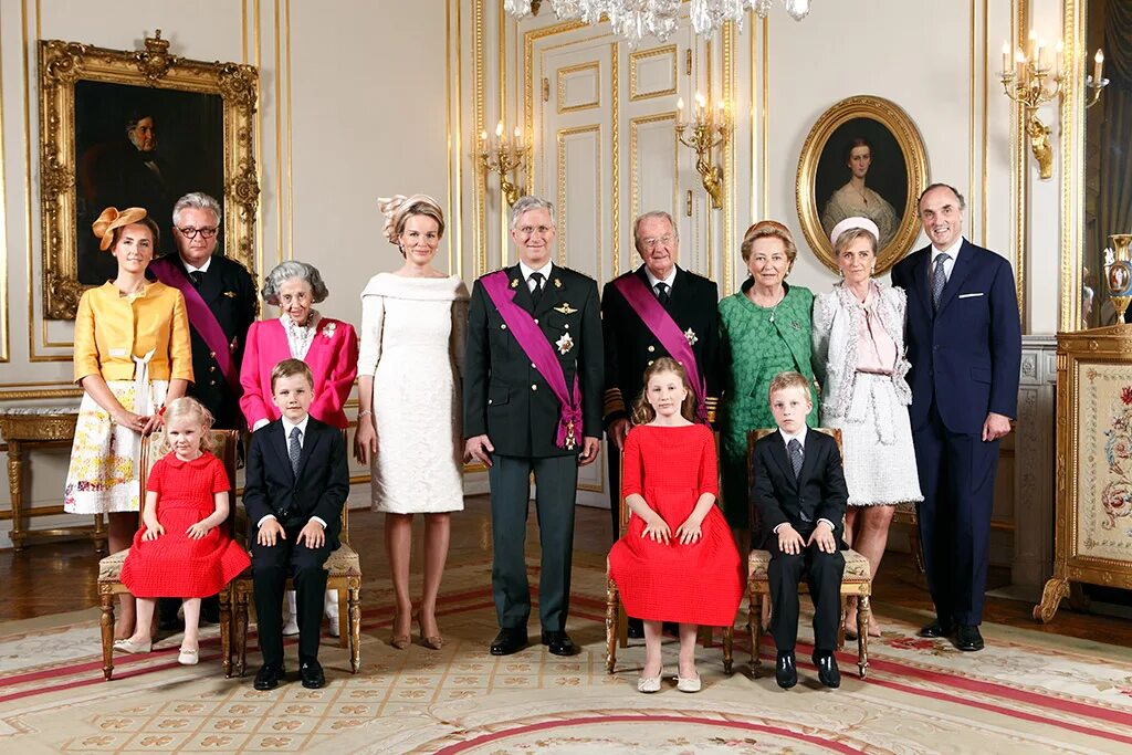 Будучи наследником престола. Король бельгийцев Филипп с семьей. Филипп Король Бельгии с семьей 2019. Королевская Династия Дании. Королевство Дании семья.