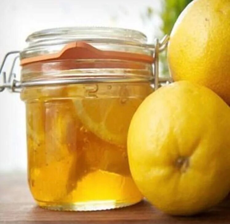 Можно ли пить мед с лимоном. Медовый лимон. Мед с лимоном. Лимоны в банке. Лимонник с медом.