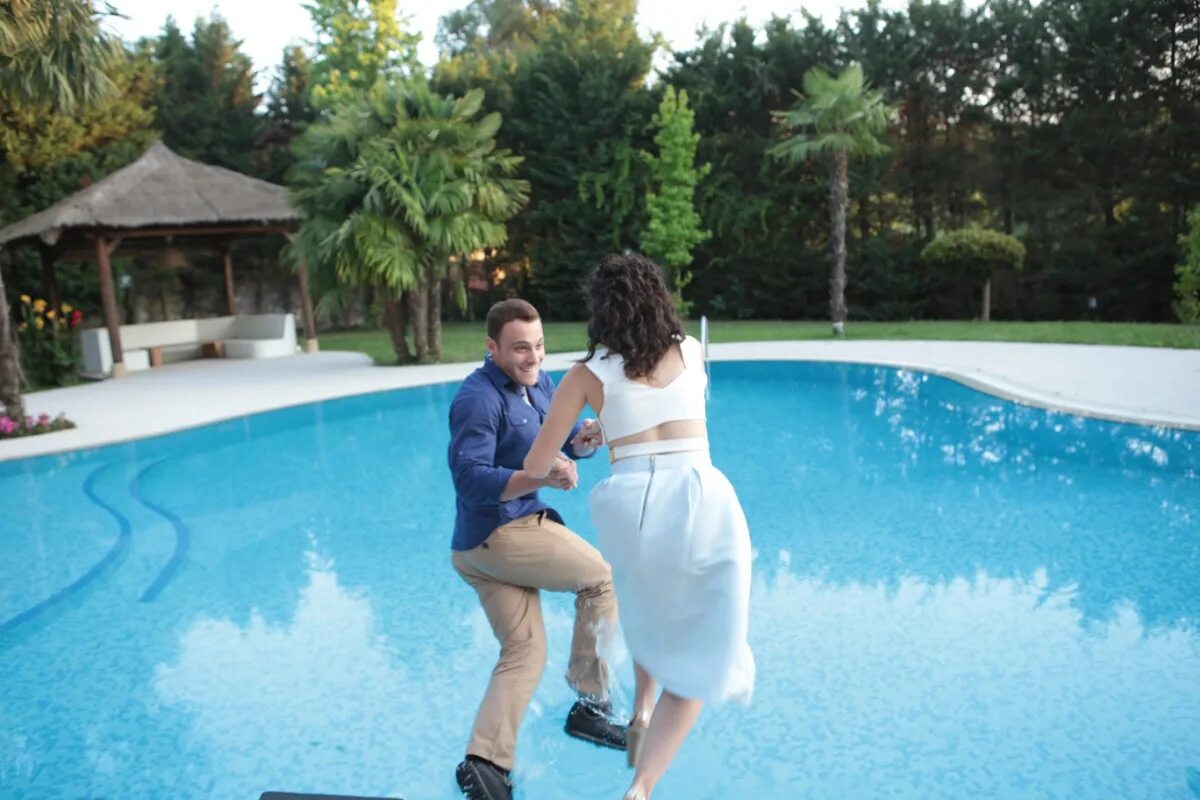 зейнеп турецкий сериал. мелис и зейнеп. в ожидании солнца 1 2013. зейнеп и керем сериал. керем сайер и зейнеп.