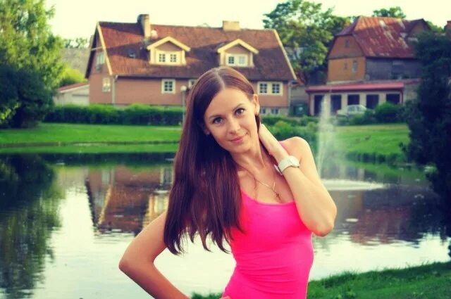 30 летняя женщина. Красотки из социальных сетей. Кэролин хартц. 30 летняя красавица. Обычная девушка.