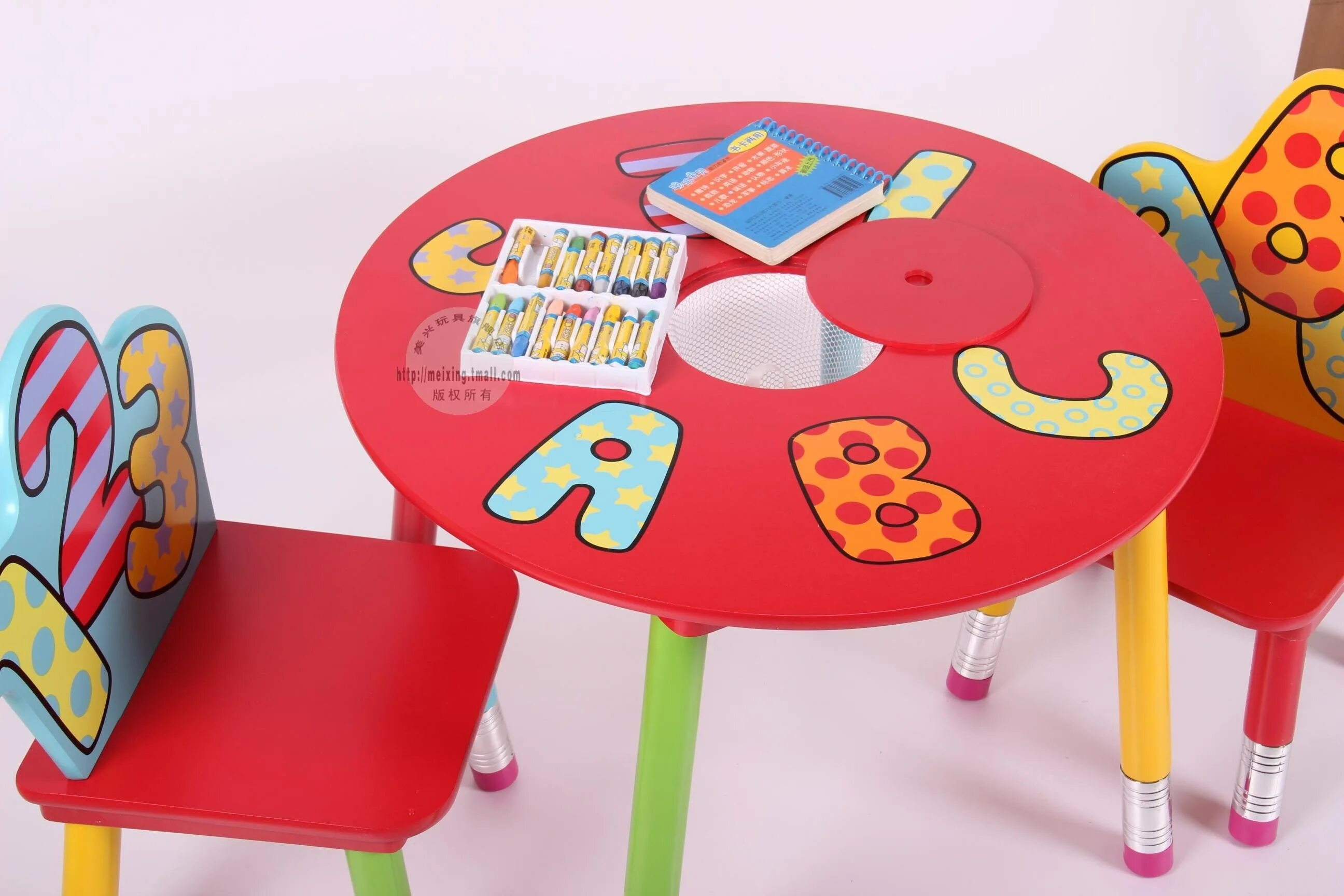 Столик стульчик детский авито. Столик для детей. Столик и стульчик для детей. Детские столы для дошкольников. Столик детский со стульчиками.