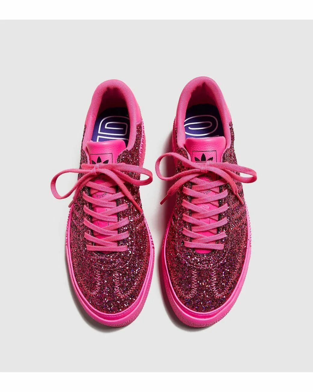 Кроссовки с розовой подошвой. Adidas Samba фуксия. Adidas Samba Pink. Adidas Originals Samba Rose. Кеды адидас Samba Rose.