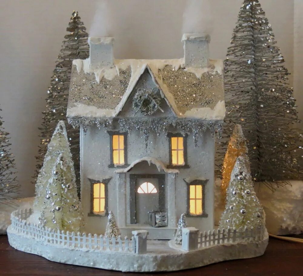 елка в интерьере. рождественский пряничный домик. домик сказочный "новогодний". новогодняя комната с елкой. новогодняя елка в доме.