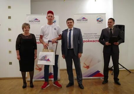 32 участника